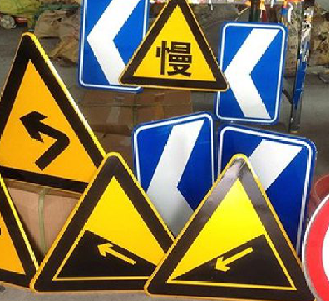 江北标识标牌中颜色的确定是很重要的。